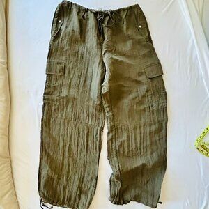 H&M Flowy Cargo Pants in Olive Green Size M